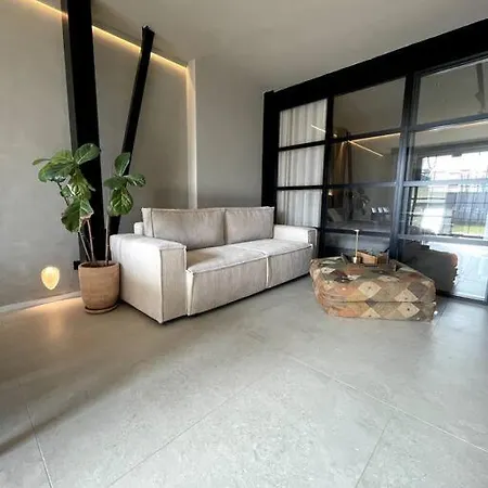 Modern Canal-side Loft With Private Garden Appartamento *