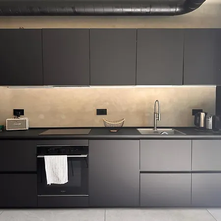Modern Canal-side Loft With Private Garden * Milano