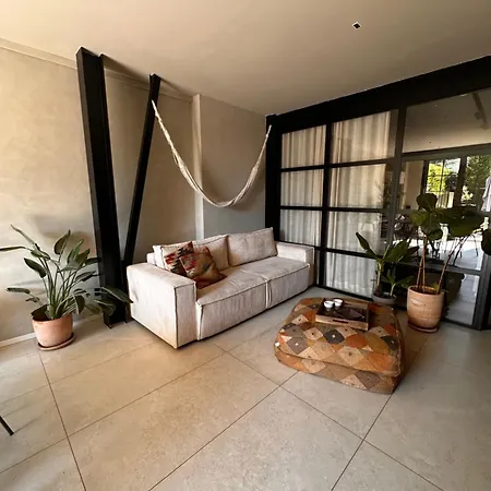 Modern Canal-side Loft With Private Garden Milano